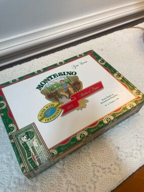 Vintage Montesino cigar  Box -Dominican republic